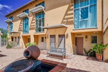 285 N Ventura Avenue