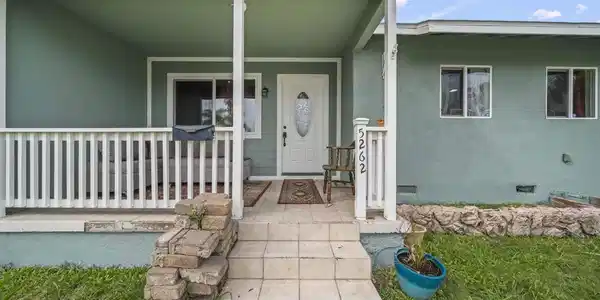 5262 cervantes Avenue