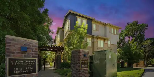 1820 Enclave Pl
