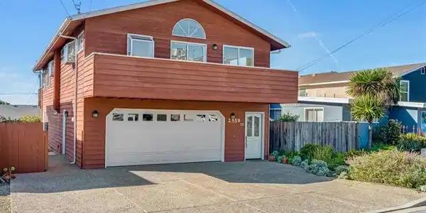2559 Greenwood