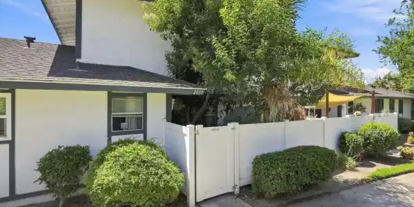 2033 Miramar Walk