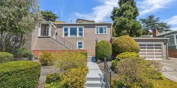 1218 Sandelin Ave