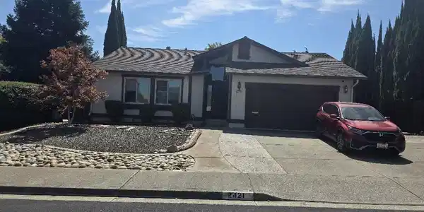 2421 Robles Dr