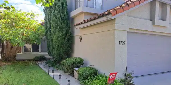 1727 Avenida Vista Labera
