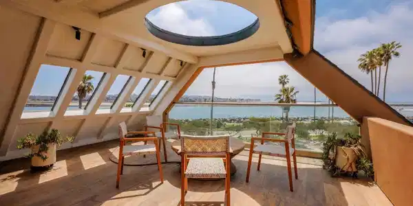 2617 Ocean Front Walk