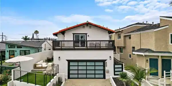 228 W Canada
