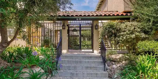 800 Termino Avenue