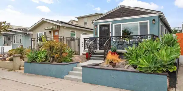4561 Bancroft