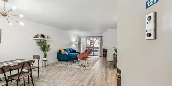2121 Vale Rd