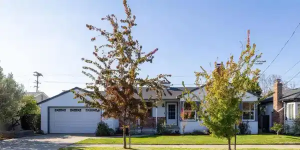 1945 Bradhoff Ave