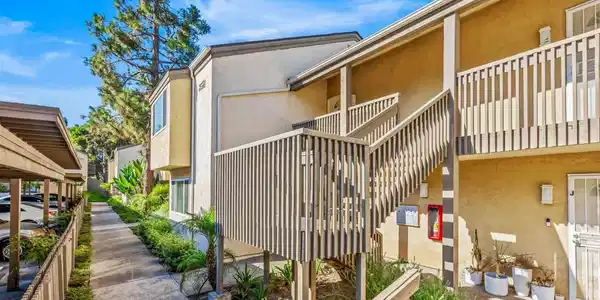 8561 Villa La Jolla Dr