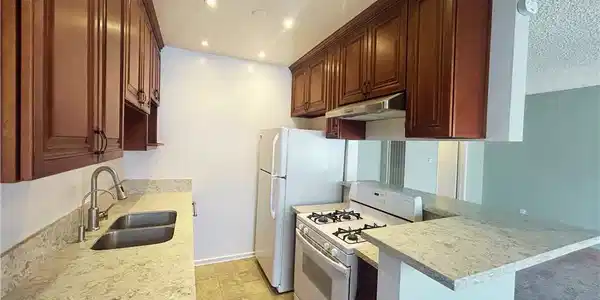 1522 S Centinela Ave