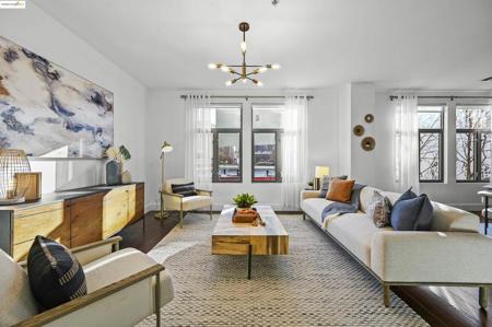438 W Grand Ave