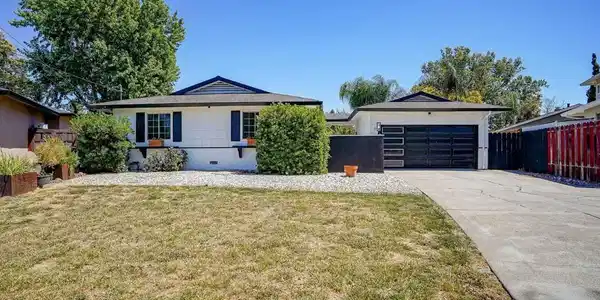 69 Fordham Ct