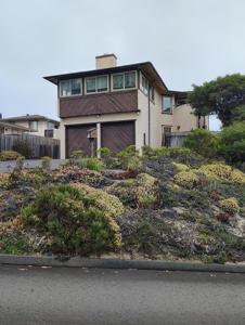 105 Roberts Avenue