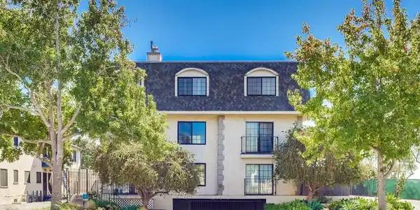 1020 Ocean Park