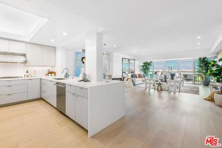 13600 Marina Pointe Drive