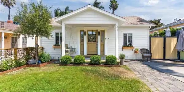 527 W Mariposa Avenue