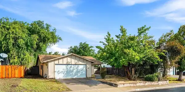 26 Polaris Dr