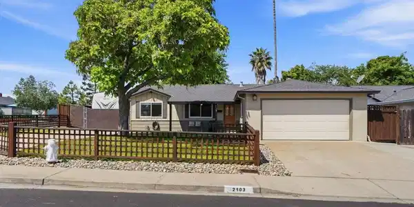 2103 Deerwood Dr.