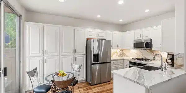 5572 Renaissance Ave.