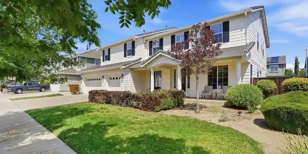 705 Iris Ct
