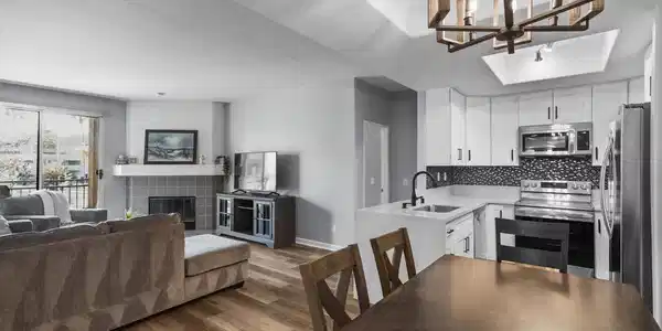 510 Camino De La Reina