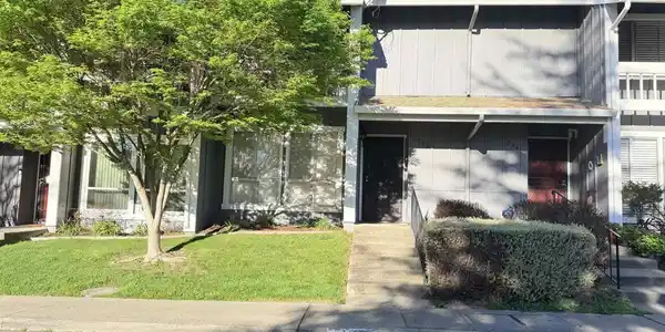 206 Park Ln