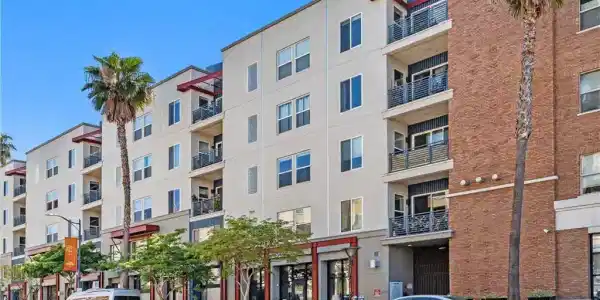 300 E 4th Street