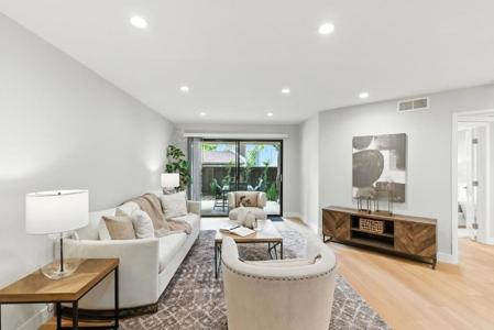 999 W Evelyn Terrace