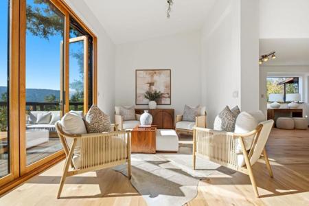 711 W California Way