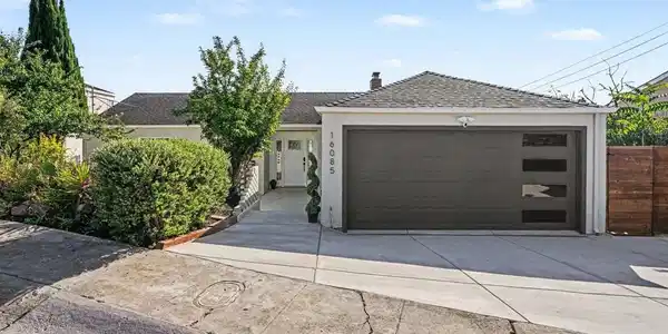 16085 Gramercy Dr