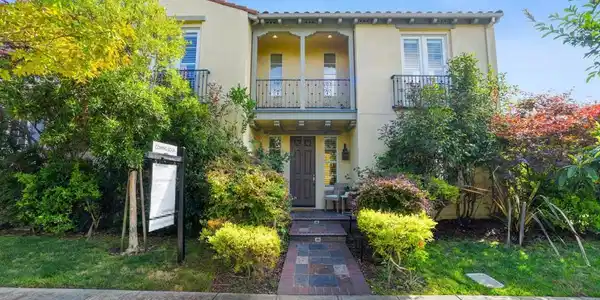 250 Jack London Ave