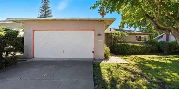 41411 Apricot Ln