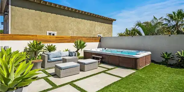 1104 Palm Lane
