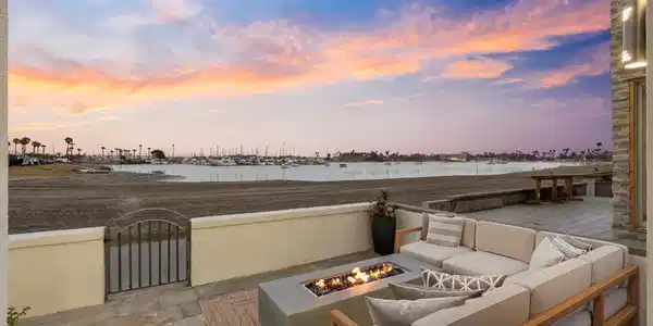 3490 Bayside Walk