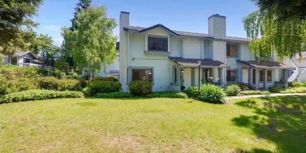 4923 Iris Terrace