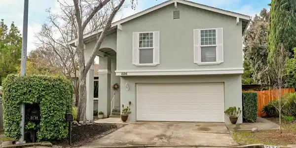 2126 Spring Lake CT