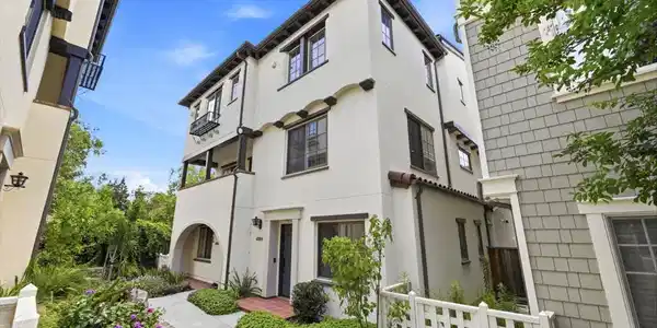43124 Calle Sagrada
