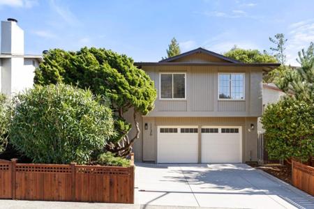 1136 Oddstad Boulevard