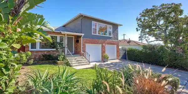 903 Alberta Avenue