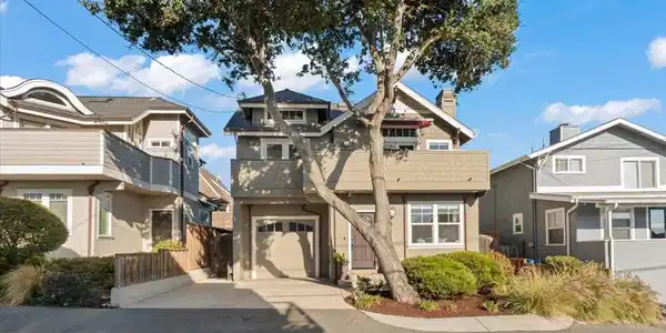440 Lago Lane