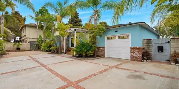 1213 Vista Way