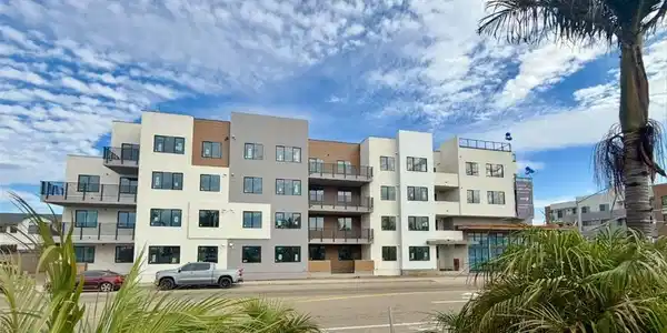 401 W Grand Ave