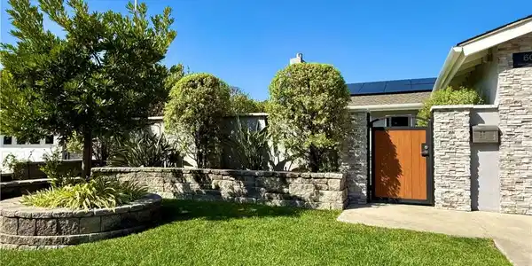 607 Avenida Vaquero