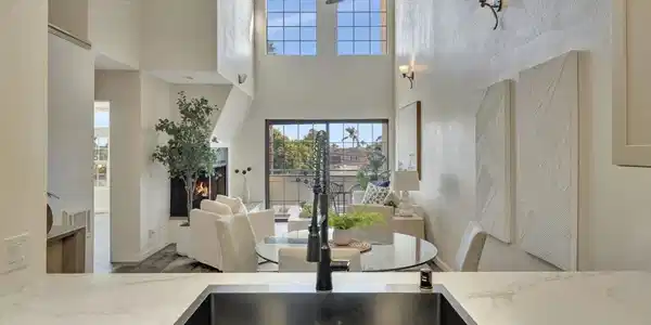 270 DAHLIA AVE