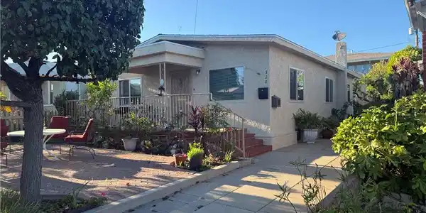 728 W 11th Street