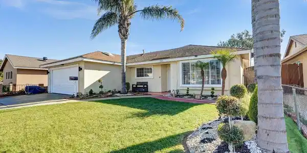 1960 Peoria Place