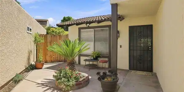 31092 Calle Santa Rosalia