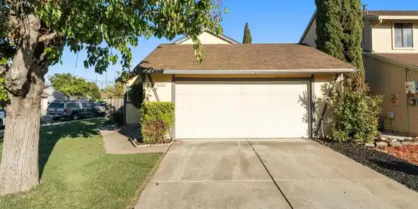 100 Boardwalk Way